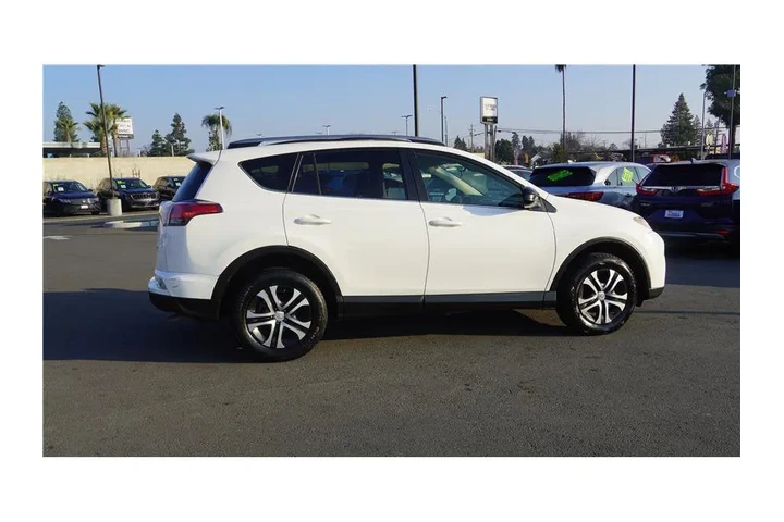 $14984 : 2017 RAV4 LE image 5