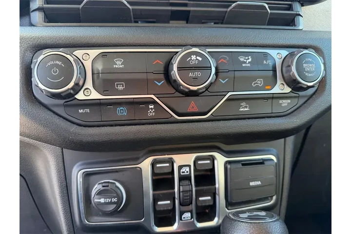 $32000 : Jeep Wrangler 2024 4x4 Jeep image 7