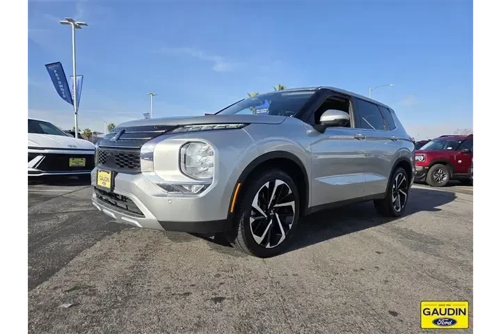 $23900 : Mitsubishi Outlander 2024 SE image 3