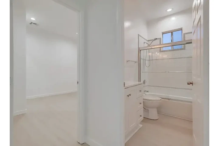 $2480 : Nice 3Bedroom House image 7