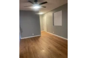 $1800 : Large 4bd 1bd @Huntington thumbnail