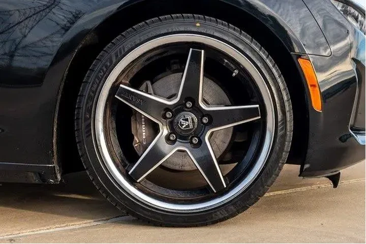 $30225 : Chevrolet Camaro 2020 LT1 2d image 6