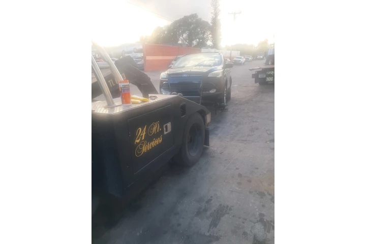 HIALEAH GARDE .CASH JUNK CARS image 1