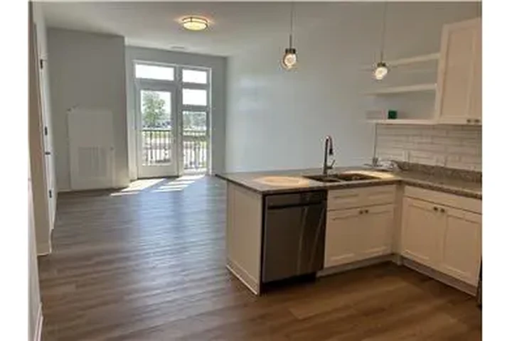 $1500 : Rental property with 2 bedro image 2