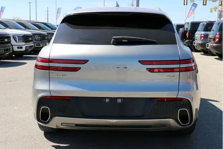 $33500 : Genesis GV70 2023 AWD 2.5T S image 6