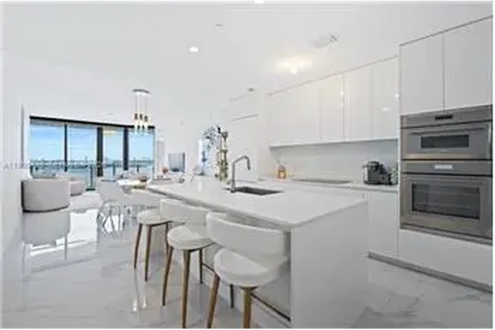 $12500 : Rental property with 3 bedro image 8