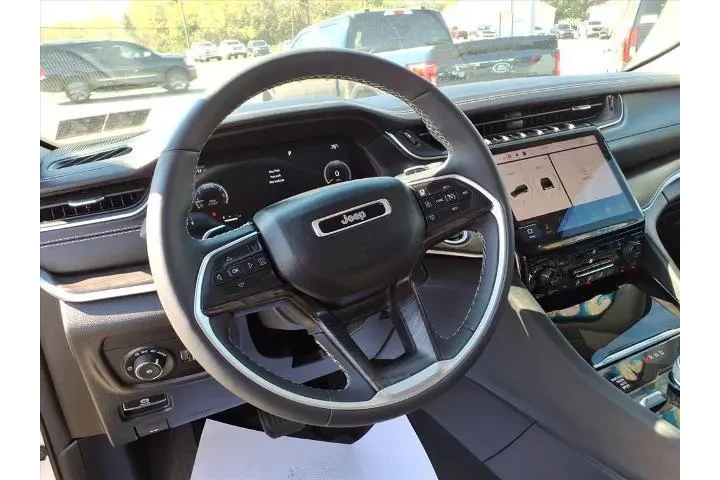 Jeep Grand Cherokee 2023 4x4 image 9