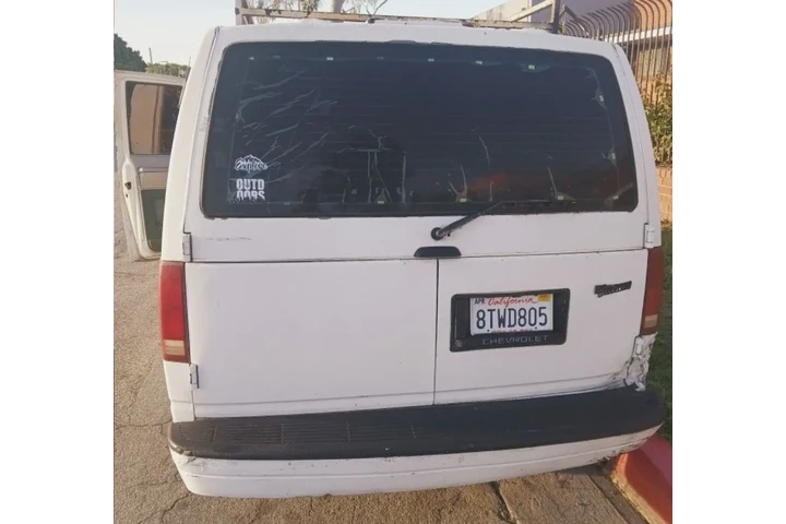 $1100 : Chevy van image 4