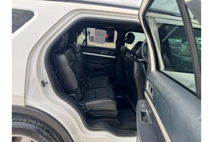 2016 Explorer 4WD 4dr XLT image 9