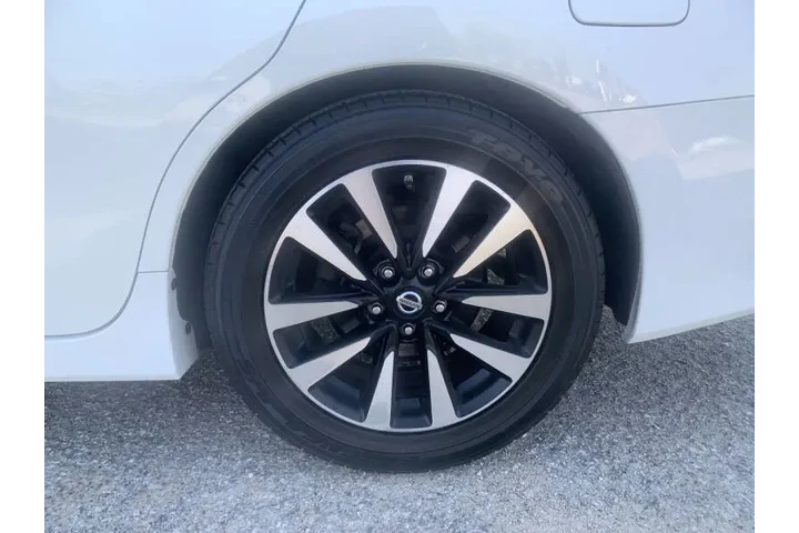 $8995 : 2018 Altima 2.5 SL image 6