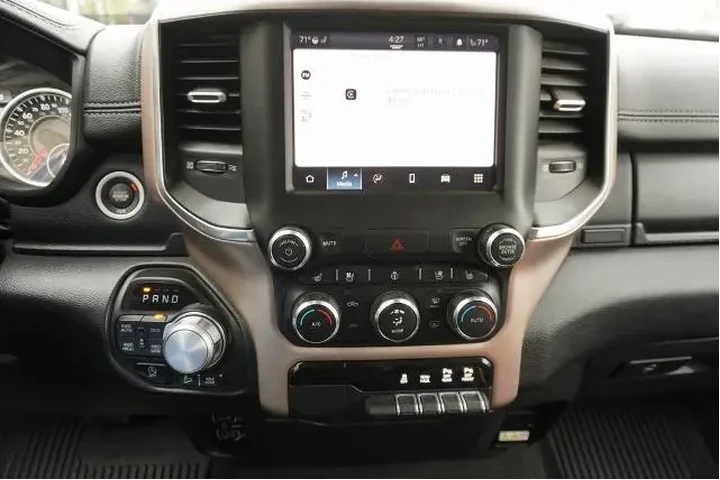 $30988 : Ram 1500 2022 4x4 Laramie 4d image 8