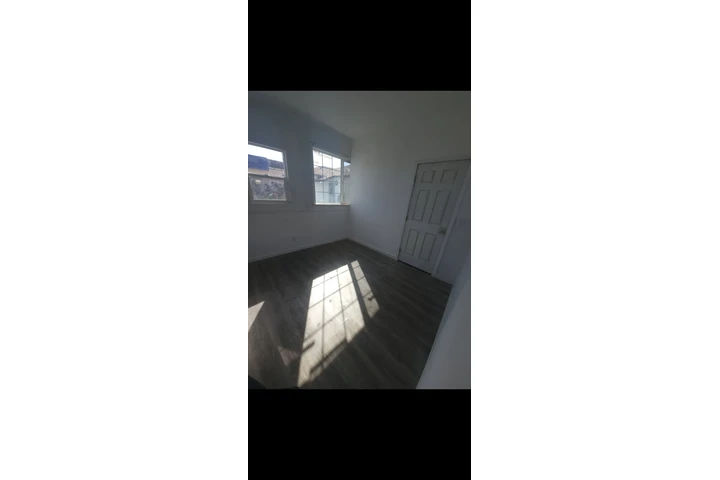 $1900 : One bedroom apartment for rent image 1