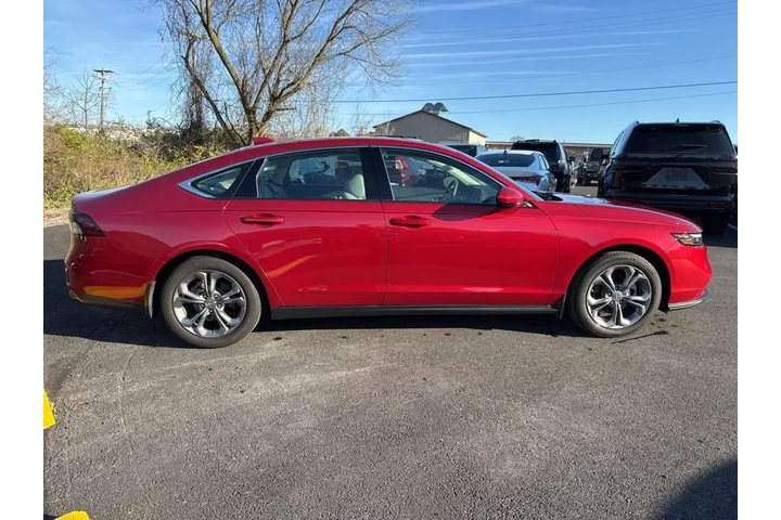 $28377 : Honda Accord 2024 EX 4dr Sed image 4