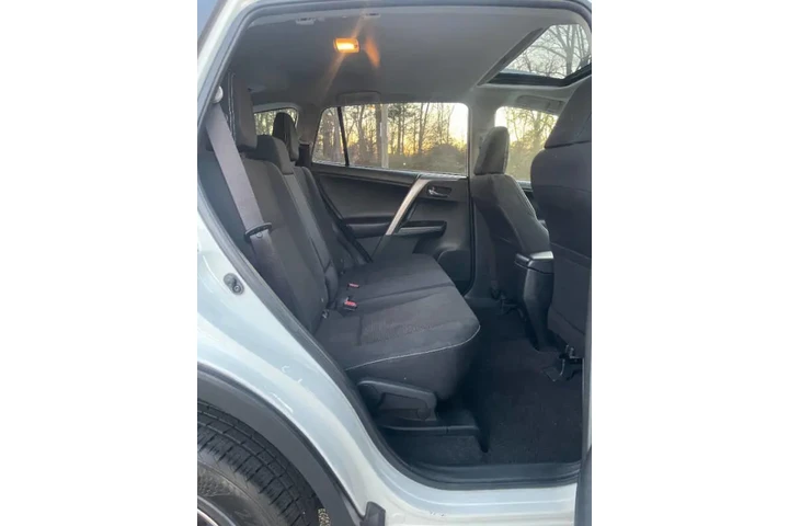 $11500 : 2016 RAV4 XLE image 9