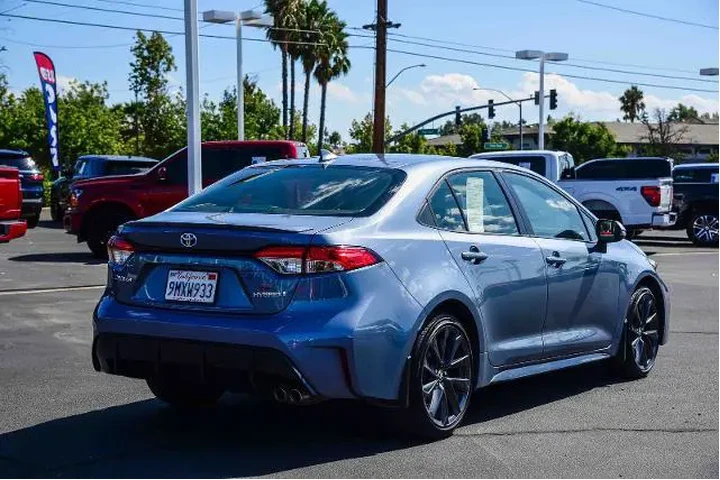 $22855 : Toyota Corolla Hybrid 2023 S image 4
