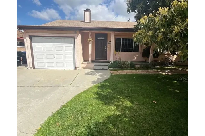 $2550 : Charming and Spacious 3 Bed image 1
