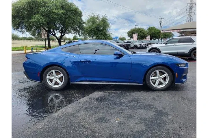 $28600 : Ford Mustang 2024 EcoBoost 2 image 2