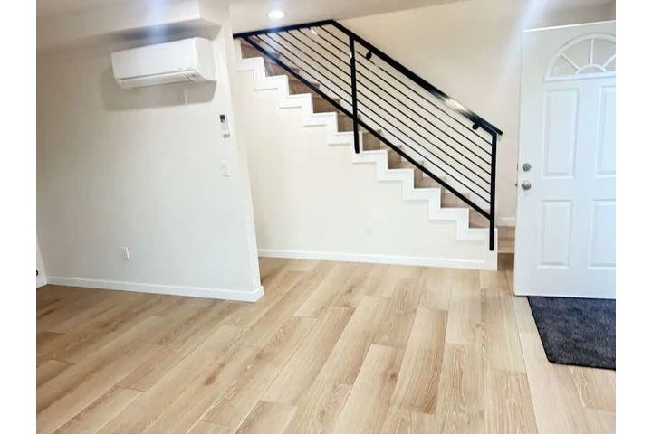 $2650 : 631 E 83rd St 90001 image 5