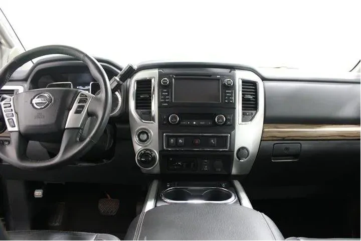 $27951 : Nissan Titan XD 2018 4x4 SL image 2