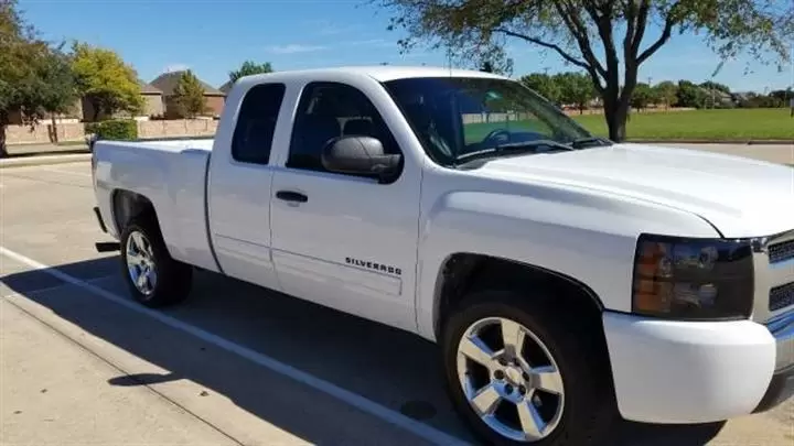 $8000 : 2011 Chevy SILVERADO LT Ext Ca image 3