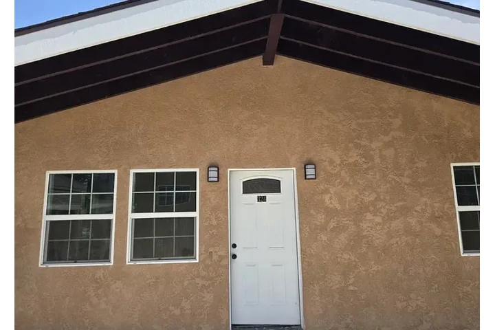 $1500 : spacious, open living home image 1
