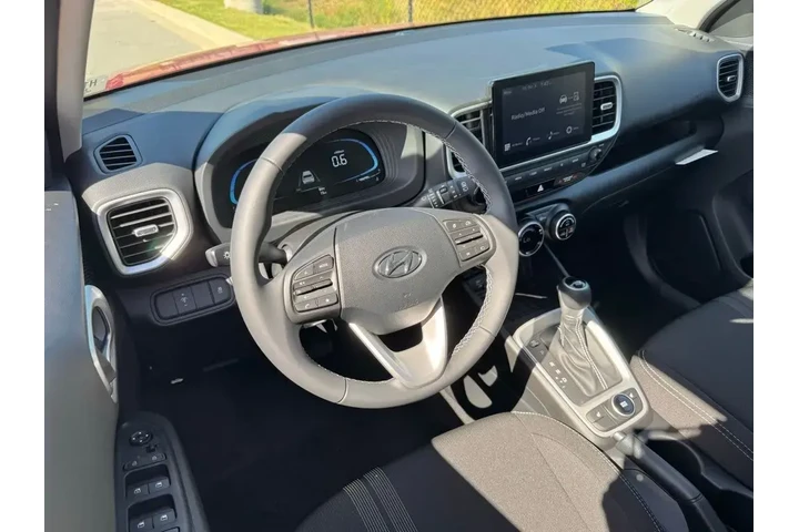 $24800 : Hyundai VENUE 2026 SEL 4dr C image 1