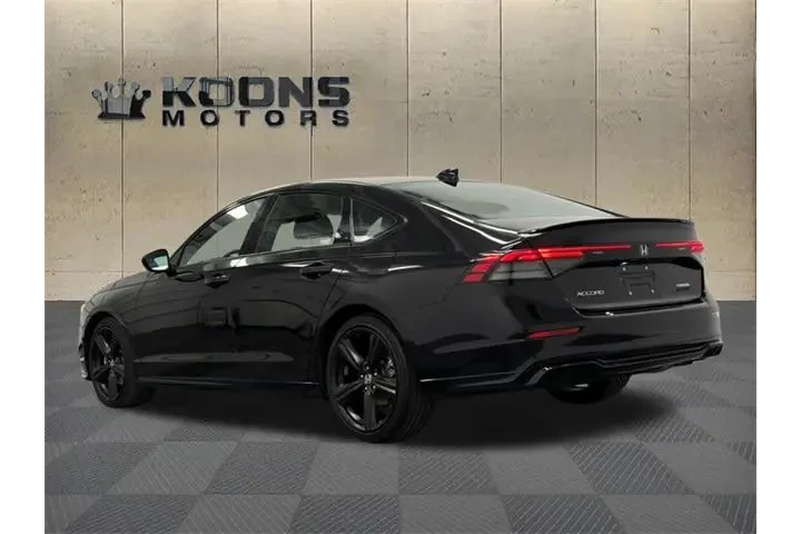 $28500 : Honda Accord Hybrid 2023 Spo image 6