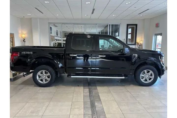 $39777 : Ford F-150 2024 4x4 XLT 4dr image 2