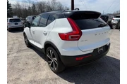 $26999 : 2022 XC40 T5 R-Design thumbnail