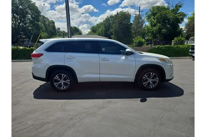 $14995 : Toyota Highlander 2017 LE 4d image 3