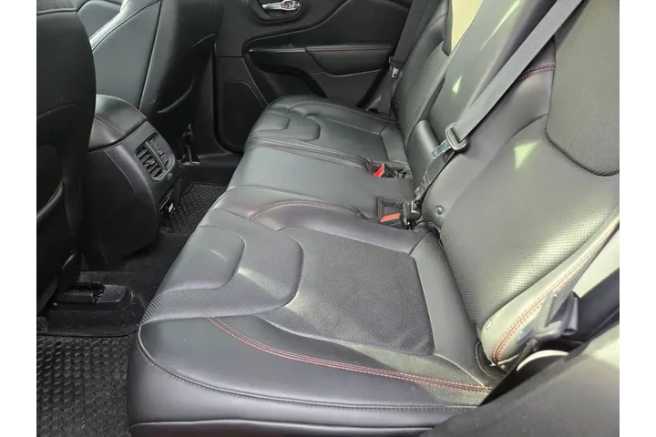 $19991 : Jeep Cherokee 2019 4x4 Trail image 4