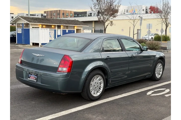 $7988 : 2005 300 300 image 6