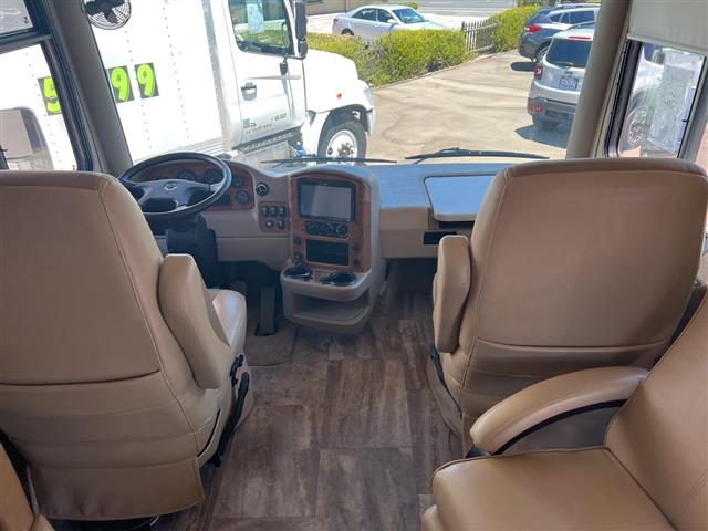 $109980 : 2016 Thor Motor Coach Palazzo image 6