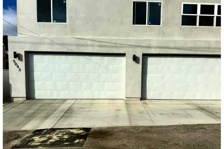 Insulated Flush texture garage image 2