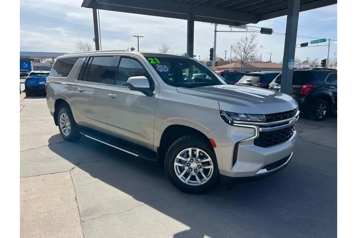 2021 Suburban LS 4WD image 3