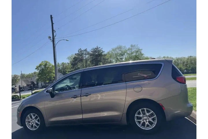 $7999 : 2017 Pacifica LX image 8