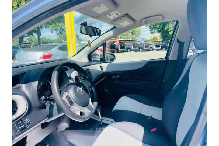 2014 Yaris 5-Door L image 6
