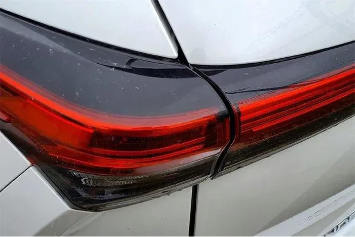 $30030 : Toyota Highlander 2023 LE 4d image 7