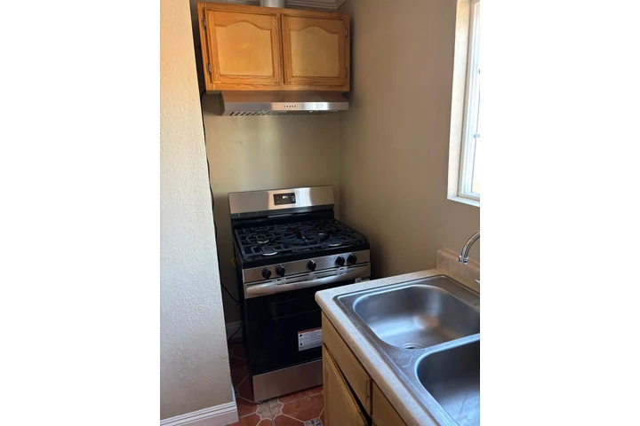 $2000 : CASITA EN RENTA EN COMPTON image 7
