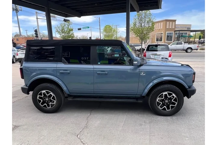 2023 Bronco Base 4-Door w/Adv image 4
