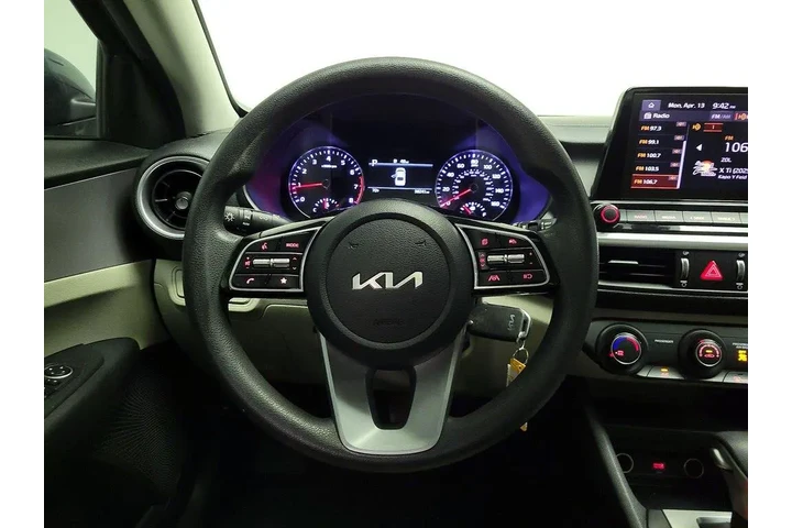 $17998 : Kia Forte 2023 LXS 4dr Sedan image 10