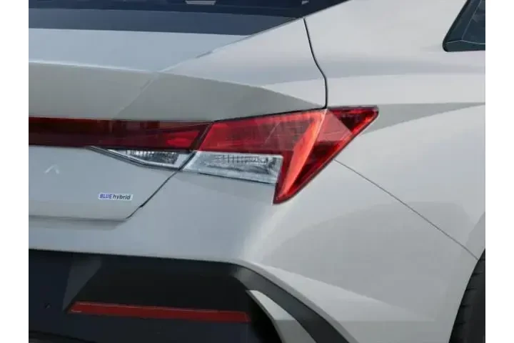 $27725 : Hyundai ELANTRA Hybrid 2025 image 8