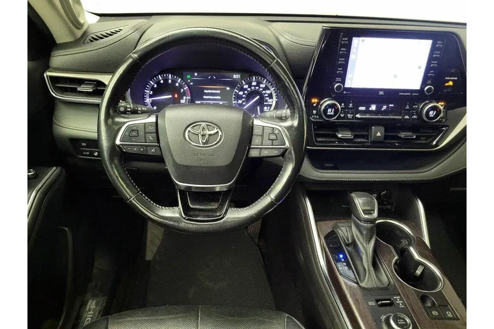 $29998 : Toyota Highlander 2021 AWD L image 2
