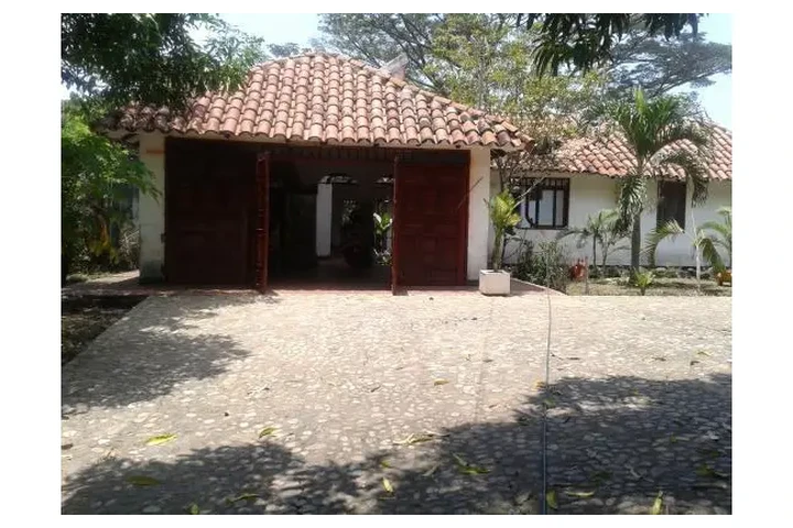 $250000000 : HERMOSA CASA QUINTA HOBO HUILA image 4