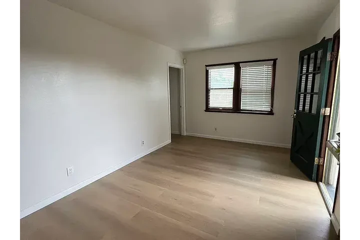 $3000 : BEAUTIFUL 3BED RANCH FOR RENT! image 5