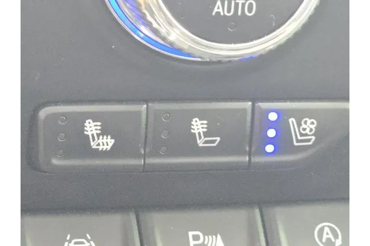 $31750 : GMC Sierra 1500 2019 4x4 Den image 6