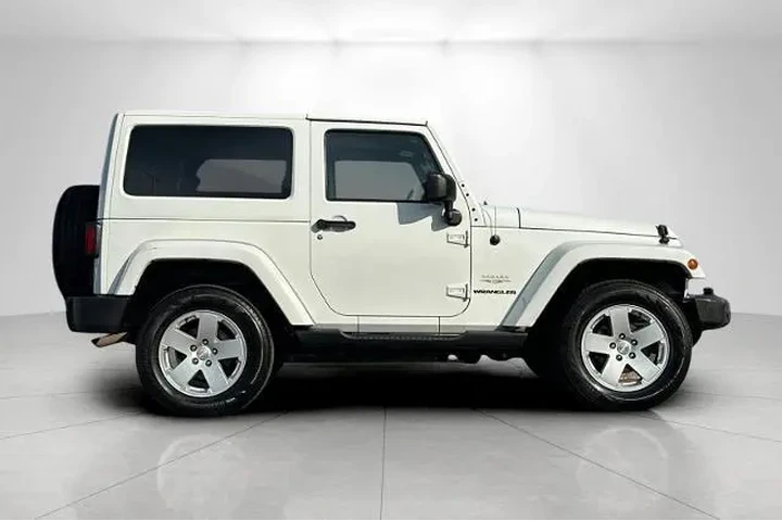 $14995 : Jeep Wrangler 2012 4x4 Sahar image 2
