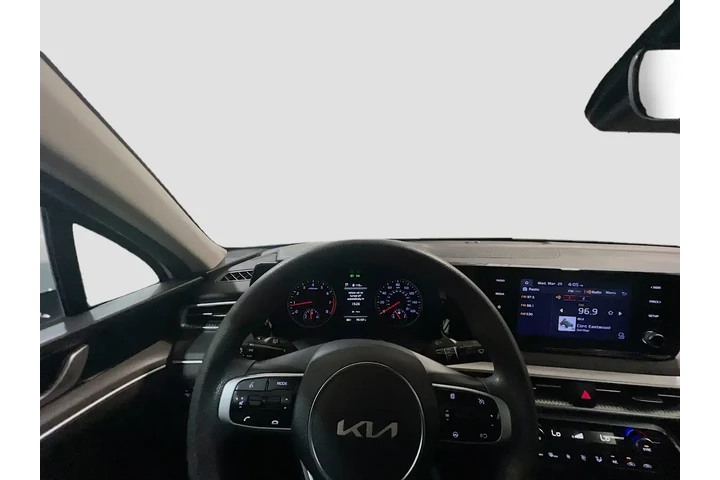 $16850 : Kia K5 2023 LXS 4dr Sedan image 9
