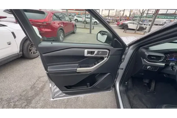 $25998 : Ford Explorer 2021 AWD XLT 4 image 9