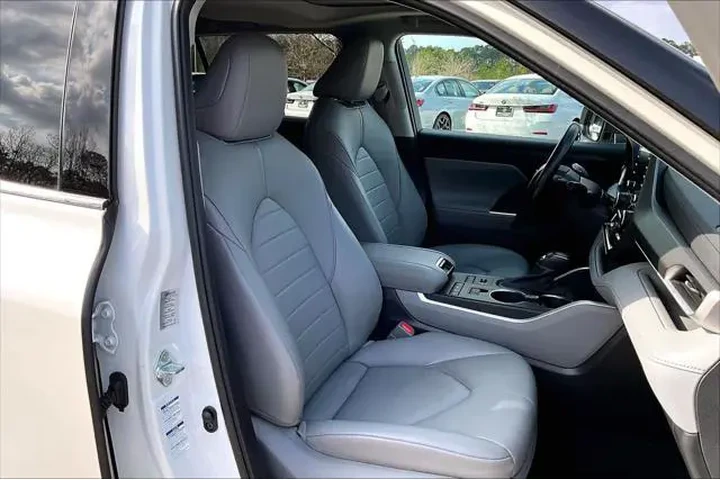 $29998 : Toyota Highlander 2021 AWD X image 9